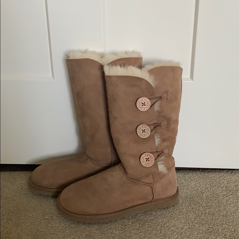 UGG BAILEY BUTTON TRIPLET II BOOT